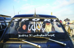 Suriye'de Rus uçaklarının Halep'in kuzeyindeki muhaliflerin denetiminde olan ilçe, belde ve köylere yönelik saldırıları sebebiyle 40 bin Suriyeli, Halep'in Azez ilçesi ile sınırdaki çadır kente geldi.  ( Fatih Aktaş - Anadolu Ajansı )